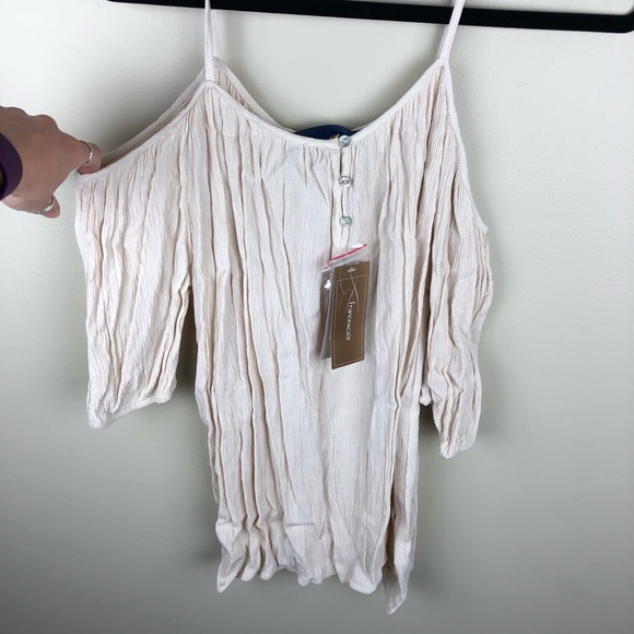 Francesca's Collections Tops - Crinkle Blue Rain Top by Francesca’s NWT
